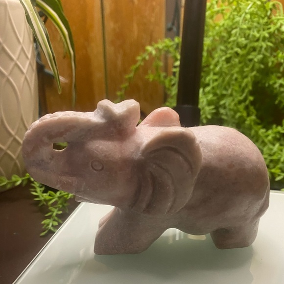 Pink Opal Elephant - Picture 1 of 7